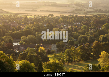 Vista in elevazione del Goring e Streatley sul Fiume Tamigi all'alba sui confini di Oxfordshire e Berkshire, Regno Unito Foto Stock