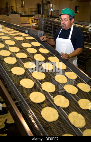 Tortilla di mais fabbrica di trasformazione situato a Caldwell, Idaho, Stati Uniti d'America. Foto Stock