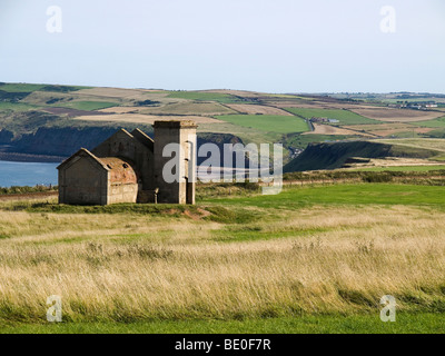 Resti della ventola Guibal House che ha fornito la ventilazione per la Huntcliff Ironstone miniera aperta 1872 chiuso 1906 Foto Stock