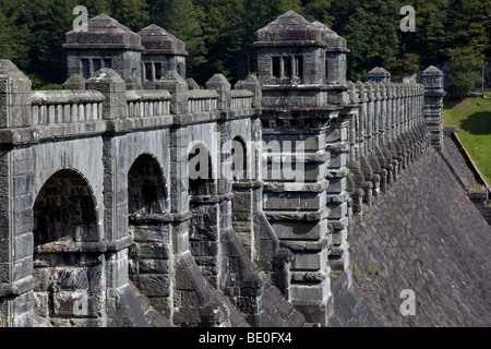 Architettura vittoriana della diga a Lake Vyrnwy, POWYS, GALLES Foto Stock