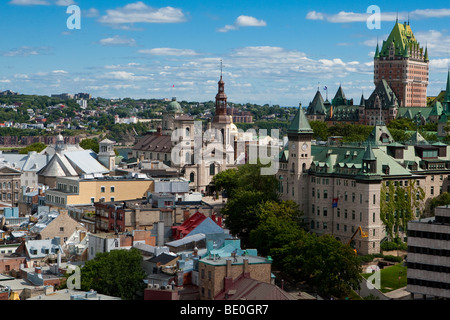 Il vecchio quartiere della città è raffigurato in Quebec City Hotel Chateau Frontenac, il Municipio e la Basilique Notre-Dame-de-Québec Foto Stock