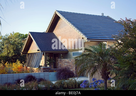 Green House di Long Beach aggiornati retroattivamente con costruzione integrata fotovoltaica (BIPV) Moduli, CALIFORNIA, STATI UNITI D'AMERICA Foto Stock