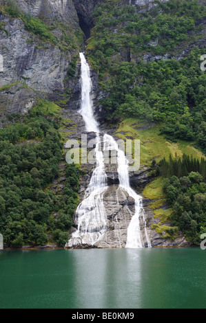 " Il pretendente di' la cascata nel Geirangerfjord, Norvegia, Scandinavia, Nord Europa, Europa Foto Stock