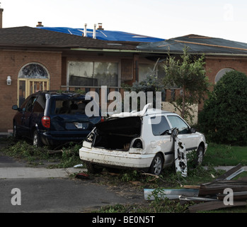 Proprietà danneggiata da un tornado Foto Stock