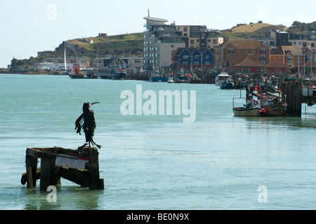 Una scultura pubblicità un anti-inceneritore protesta in Newhaven Harbour Foto Stock