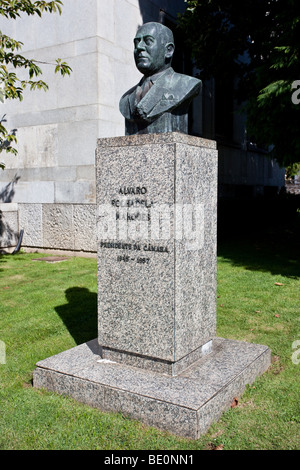 Busto statua di Álvaro Folhadela Marques, un Sindaco di Vila Nova de Famalicão, Portogallo. Foto Stock