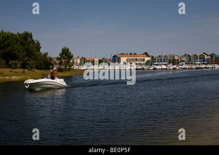 La Marina di Porto Hourtin sul Lac d'Hourtin nel Medoc Ocean regione di Bordeaux in Francia Foto Stock