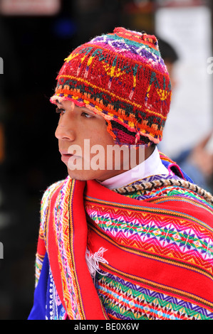 CUSCO PERU - 5 settembre: Ritratto di Quechua uomo vestito in abiti tradizionali, Cusco, Perù il 5 settembre 2009 Foto Stock