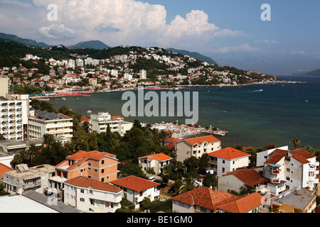 Igalo con Herceg Novi in background, Montenegro. Foto Stock