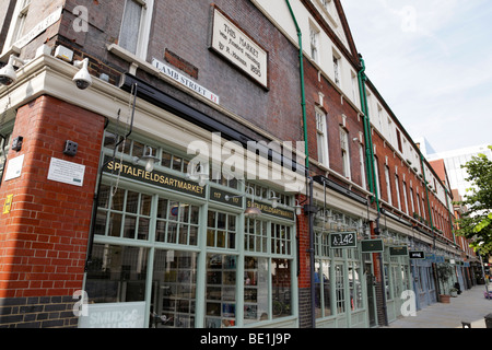 Old Spitalfields Market all'angolo della strada commerciale e di agnello street LONDON REGNO UNITO Foto Stock