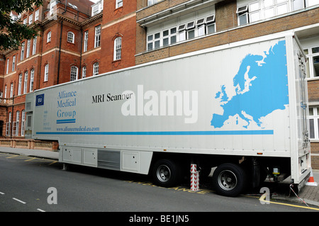 Scanner MRI al di fuori dell'Ospedale nazionale di Neurologia e Neurochirurgia Queen Square Londra Inghilterra REGNO UNITO Foto Stock