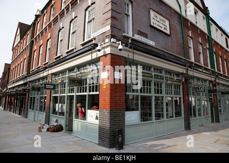 Old Spitalfields Market all'angolo della strada commerciale e di agnello street LONDON REGNO UNITO Foto Stock