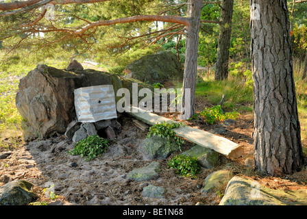 Una tenda sauna senza la tela in Porvoo arcipelago in una calda giornata estiva. Non vi può essere visto il kiuas, una speciale stufa Foto Stock