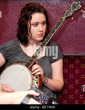 La musica tradizionale irlandese Sessione, Tulla, Irlanda Foto Stock