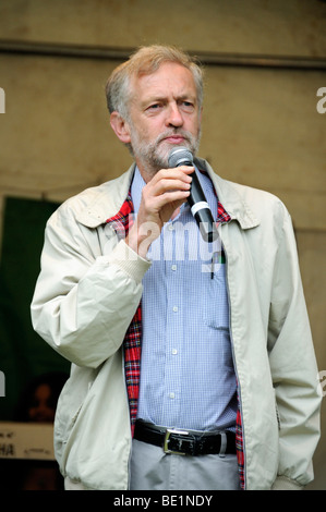 Jeremy Corbyn manodopera MP per Islington a nord di parlare al Gillespie Park Festival di Highbury Londra Inghilterra REGNO UNITO Foto Stock