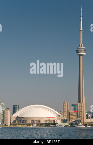 Città di Toronto, la CN Tower e sul Lago Ontario, Toronto, Ontario, Canada, America del Nord Foto Stock