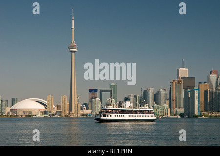 Città di Toronto, la CN Tower e sul Lago Ontario, Toronto, Ontario, Canada, America del Nord Foto Stock