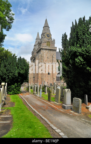 Il sentiero per la Chiesa Cattedrale di St Machar - Aberdeen, Scozia Foto Stock