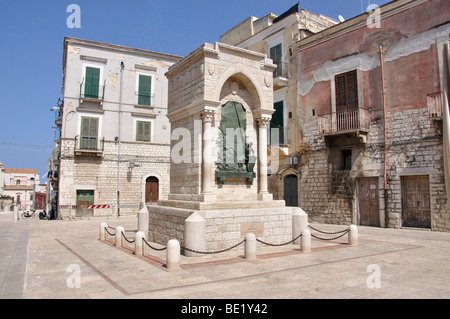 Il Monumento alla Bisfada di Barlette, Piazza della Sfida, Barletta, Barletta-Andria-Trani Provincia, Regione Puglia, Italia Foto Stock