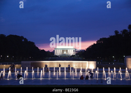 Il Lincoln Memorial, dal Memoriale della Seconda Guerra Mondiale, Washington DC, Stati Uniti d'America Foto Stock