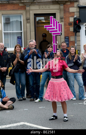 Ashbourne Streetfest internazionale 2009 teatro di strada e Arts Festival di Ashbourne Derbyshire Peak District Inghilterra Foto Stock