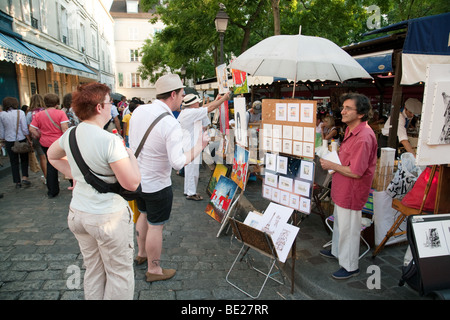 I turisti lo shopping per le immagini, Montmartre, Parigi, Francia Foto Stock