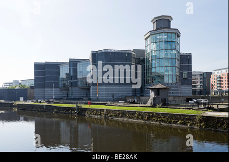 Il Royal Armouries Museum sulle rive del fiume Aire, Clarence Dock, Leeds, West Yorkshire, Inghilterra Foto Stock