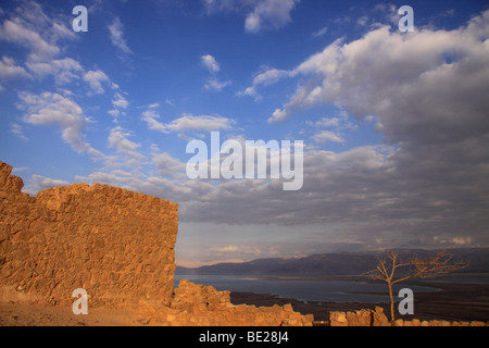 Israele, il deserto della Giudea, una vista verso il Mar Morto da Masada Foto Stock