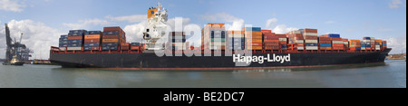 Nave container di Kyoto Express docking in acqua di Southampton Foto Stock