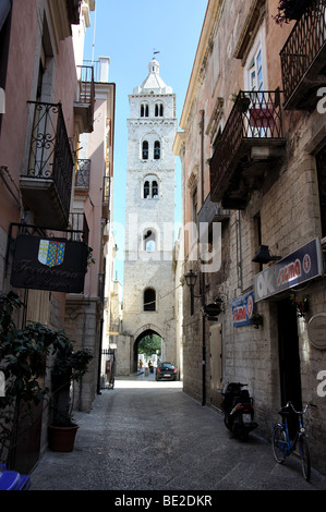 Strada stretta, Barletta, Barletta-Andria-Trani Provincia, Regione Puglia, Italia Foto Stock