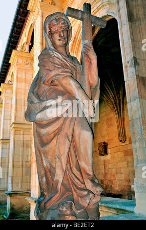 Spagna, San Giacomo Titolo : Scultura "fede" nel chiostro dell'ex convento e Hotel Parador de San Marcos in Leon Foto Stock