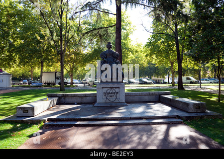 Regina Dona Maria II statua in Regina Dona Maria II Square. Vila Nova de Famalicão, Distretto di Braga, Portogallo Foto Stock