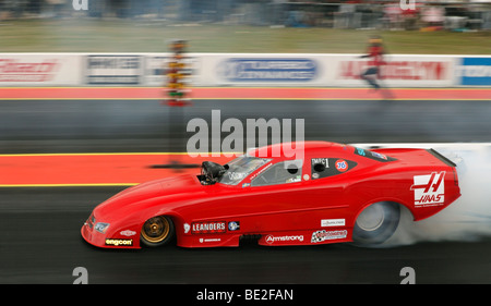 Top metanolo Funny auto Dragster pilotato da Ulf Leanders. Santa Pod raceway, Inghilterra, Regno Unito. Foto Stock