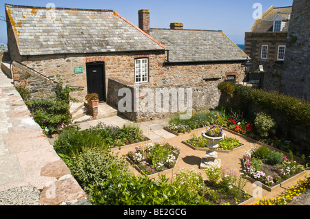 Dh Castle Cornet st peter port guernsey ufficiali trimestre e il giardino del castello gardens fort isole del Canale Foto Stock