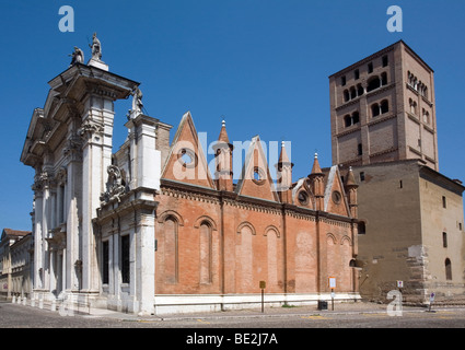 Basilica di San Pietro (Duomo) in Piazza Sordello nella città di Mantova, Lombardia, Italia Foto Stock