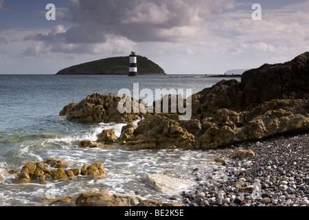 Trwyn Du Lighthouse & Puffin Island, Anglesey, Galles, Regno Unito Foto Stock