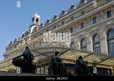 Il Museo d' Orsay,Parigi Francia sulla riva sinistra della Senna Foto Stock