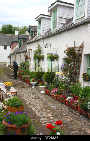 Bella fila di case a schiera nel villaggio di Cromarty, sul Black Isle, Scozia Foto Stock