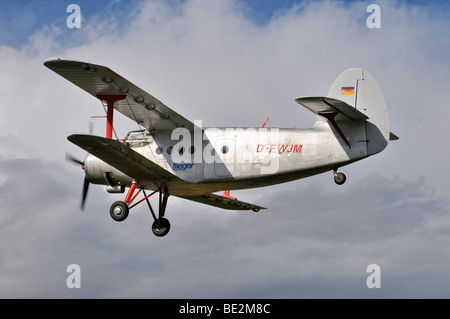 Il russo multi-purpose aeromobili e la più grande del mondo un biplano Antonov An-2, in Europa la più grande riunione dei piani vintage in Hahn Foto Stock