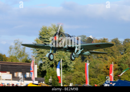 Sovietica degli aerei da caccia Polikarpov I-16 Rata immediatamente dopo il decollo, in Europa la più grande riunione dei piani vintage a Hahnweid Foto Stock