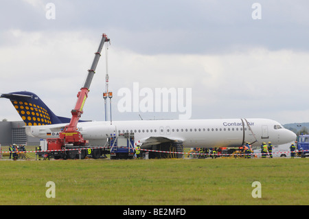 Atterraggio di emergenza di un contatto macchina aria all'aeroporto di Stoccarda, carrelli di atterraggio mancato, leader SPD Franz Muentefering, sul wa Foto Stock