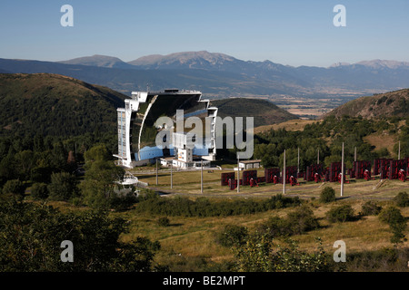 Il più grande del mondo di forno solare o quattro Solaire a Odeillo in Pyrenees-Orientales in Francia Foto Stock