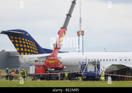 Atterraggio di emergenza di un contatto macchina aria all'aeroporto di Stoccarda, carrelli di atterraggio mancato, leader SPD Franz Muentefering, sul wa Foto Stock