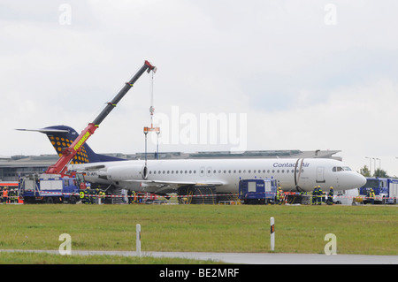 Atterraggio di emergenza di un contatto macchina aria all'aeroporto di Stoccarda, carrelli di atterraggio mancato, leader SPD Franz Muentefering, sul wa Foto Stock