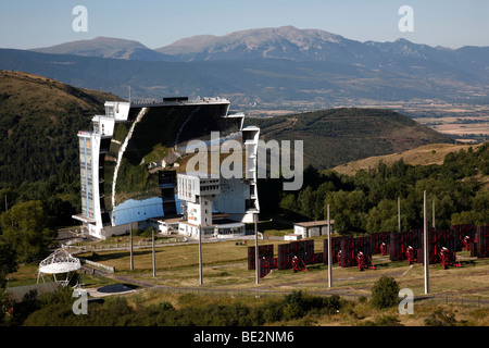 Il più grande del mondo di forno solare o quattro Solaire a Odeillo in Pyrenees-Orientales in Francia Foto Stock