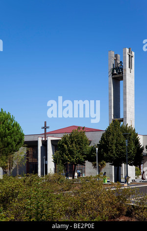 Moderna Chiesa cattolica in Vila Nova de Famalicão, Portogallo. San Adrian chiesa Matriz / Nova Igreja Matriz de Santo Adrião. Foto Stock