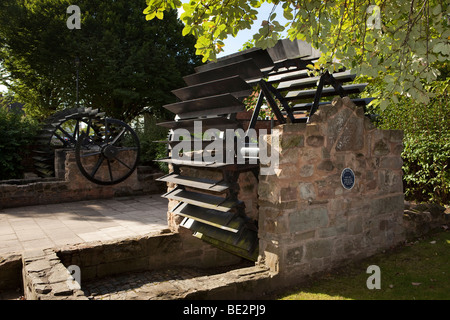 Regno Unito, Inghilterra, Staffordshire, Stafford, Mill Bank, waterwheel, resti di Brewster's 1834 acqua mil Foto Stock