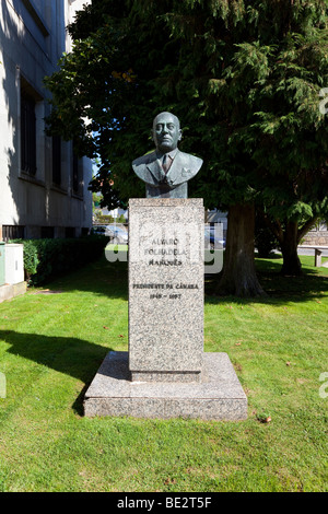 Busto statua di Álvaro Folhadela Marques, un Sindaco di Vila Nova de Famalicão, Portogallo. Foto Stock