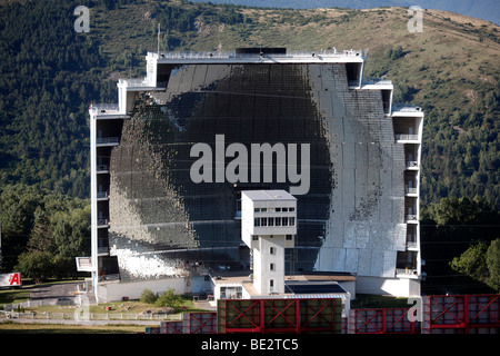 Il più grande del mondo di forno solare o quattro Solaire a Odeillo in Pyrenees-Orientales in Francia Foto Stock