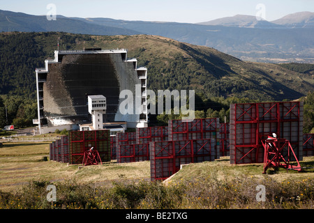 Il più grande del mondo di forno solare o quattro Solaire a Odeillo in Pyrenees-Orientales in Francia Foto Stock